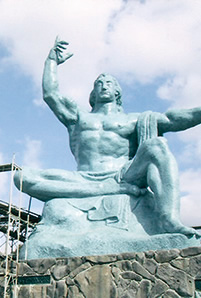 修理事例 | 大型モニュメント修理 長崎平和祈念像